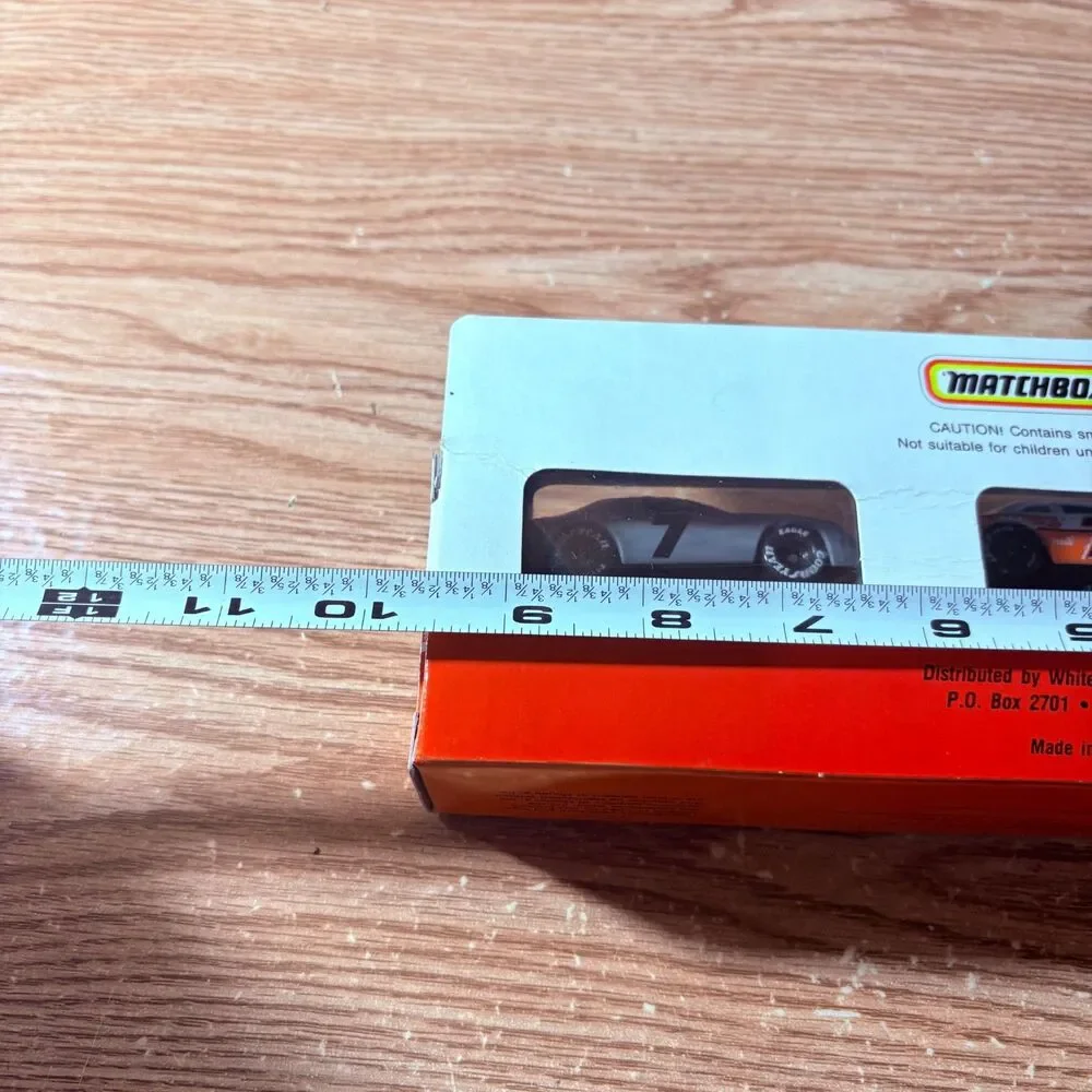 1993 Matchbox Hooters Racing #7 Alan Kulwicki Limited Edition, New in box